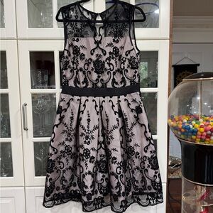 Roz & Ali Elegant Black Lace Dress